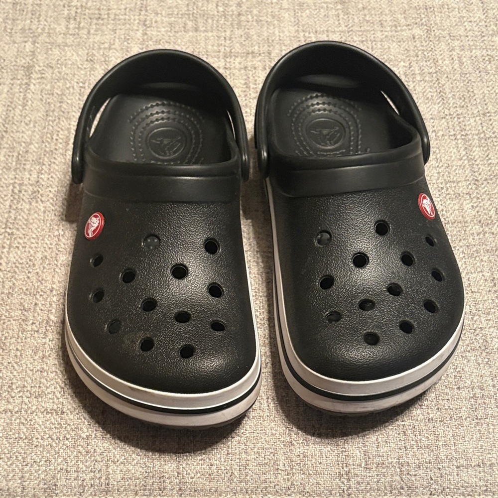 Black Crocs